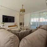 Posh Zadarvillas Vila *